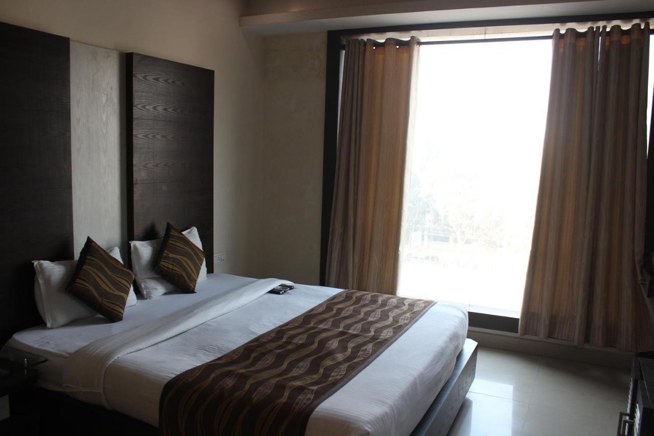 Hotel Galaxy Allahabad Exterior foto
